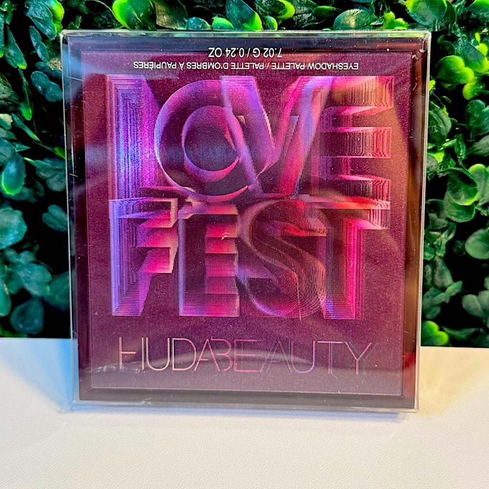 HUDABEAUTY Love Fest Obsessions Eyeshadow Palette (NWT)